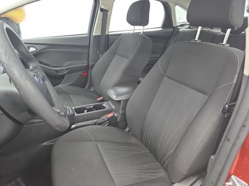 Used 2018 Ford Focus SE w/ SE Appearance Package image 14