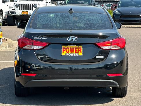 Used 2016 Hyundai Elantra Limited w/ Option Group 04 FWD image 5