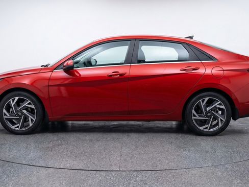 Used 2025 Hyundai Elantra Limited FWD image 5