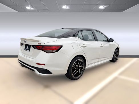 New 2025 Nissan Sentra SR image 9