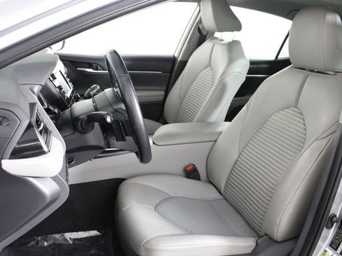 Used 2020 Toyota Camry SE image 17