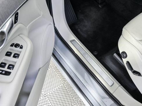 Certified 2025 Volvo XC90 B5 Plus AWD/4WD image 9
