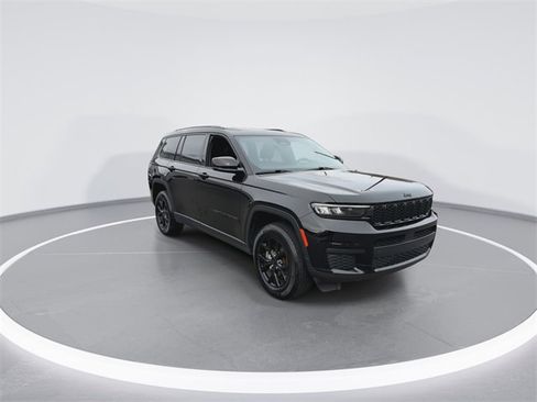 Used 2024 Jeep Grand Cherokee L Laredo image 2