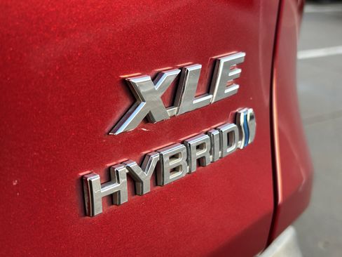 Certified 2022 Toyota RAV4 XLE Premium image 9