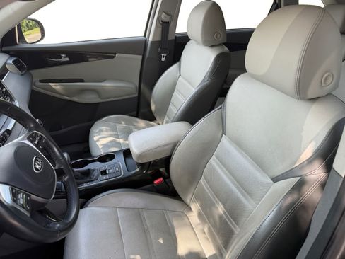 Used 2019 Kia Sorento SX FWD image 11