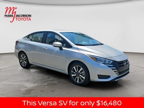 Used 2025 Nissan Versa SV FWD image 5