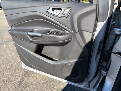 Used 2017 Ford Escape SE FWD image 12