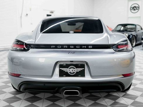 Used 2018 Porsche 718 Cayman RWD image 9