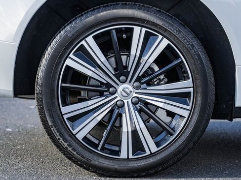 Used 2023 Volvo XC60 B5 Plus w/ Climate Package image 18