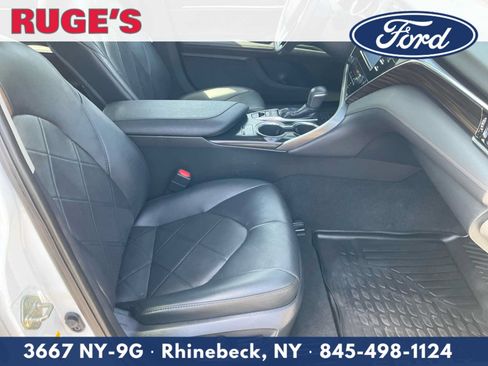 Used 2018 Toyota Camry XLE FWD image 11
