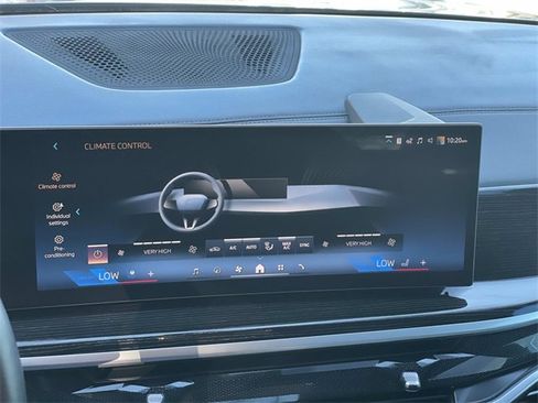 Used 2024 BMW X7 xDrive40i w/ M Sport Package image 11