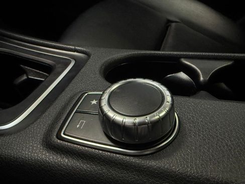 Used 2019 Mercedes-Benz GLA 250 4MATIC image 38