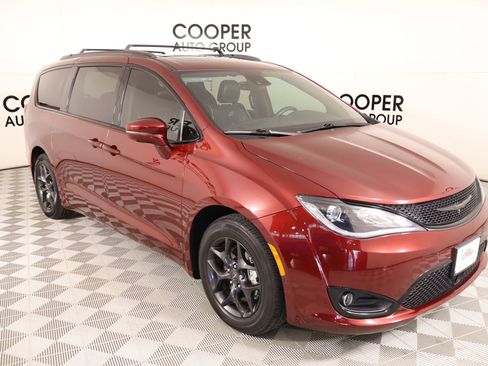Used 2018 Chrysler Pacifica Limited w/ Advanced Safetytec Group image 1