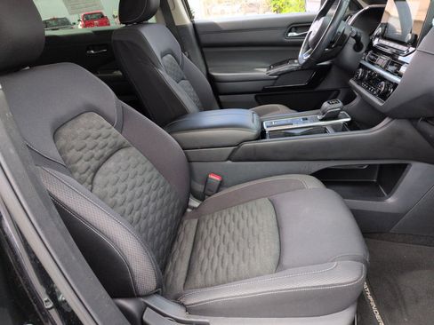 Used 2022 Nissan Pathfinder SV FWD image 34
