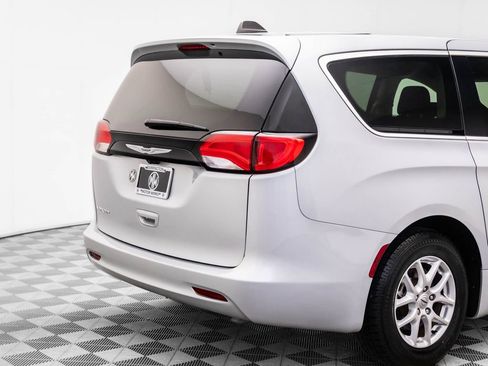 Used 2023 Chrysler Voyager LX image 34