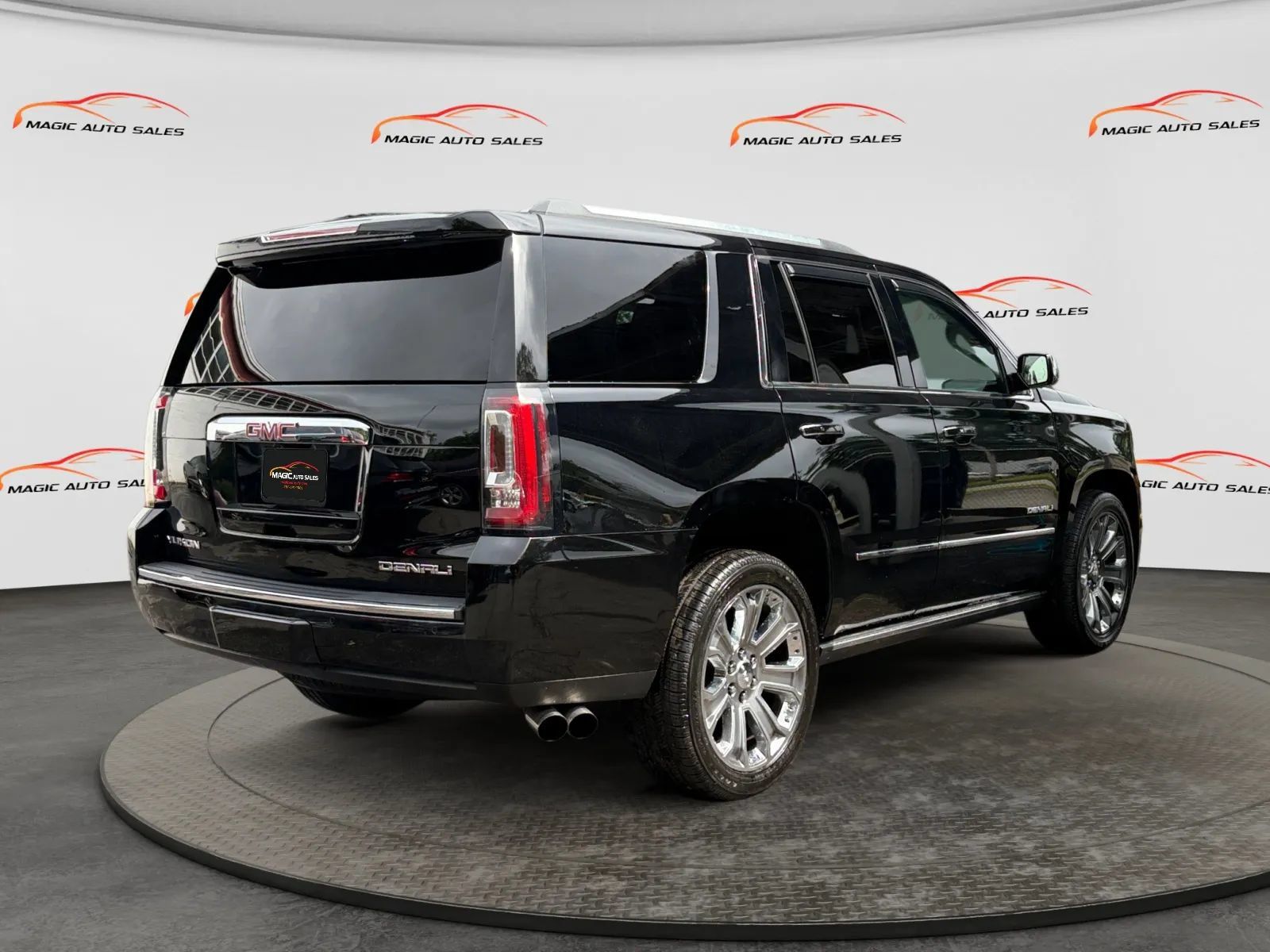 Used 2017 GMC Yukon Denali w/ Open Road Package AWD/4WD image 10