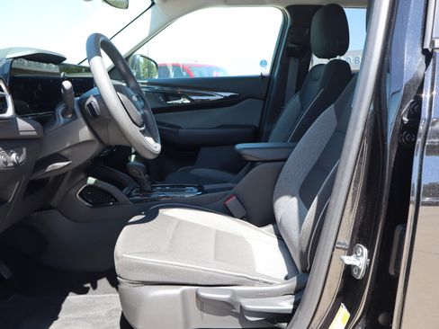 Used 2025 Chevrolet TrailBlazer LT AWD/4WD image 9