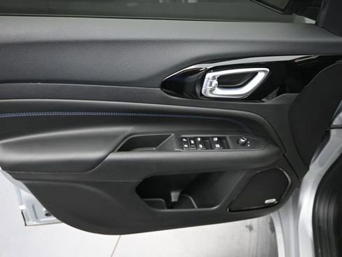 New 2025 Jeep Compass Limited w/ High Altitude Package image 12