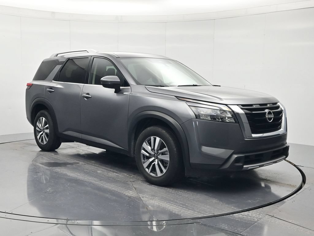 Used 2025 Nissan Pathfinder SL AWD/4WD image 3