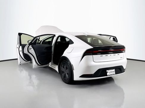 Used 2023 Toyota Prius LE FWD image 22