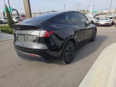 Used 2025 Tesla Model Y Long Range image 9