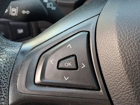 Used 2021 Ford Edge SE image 21