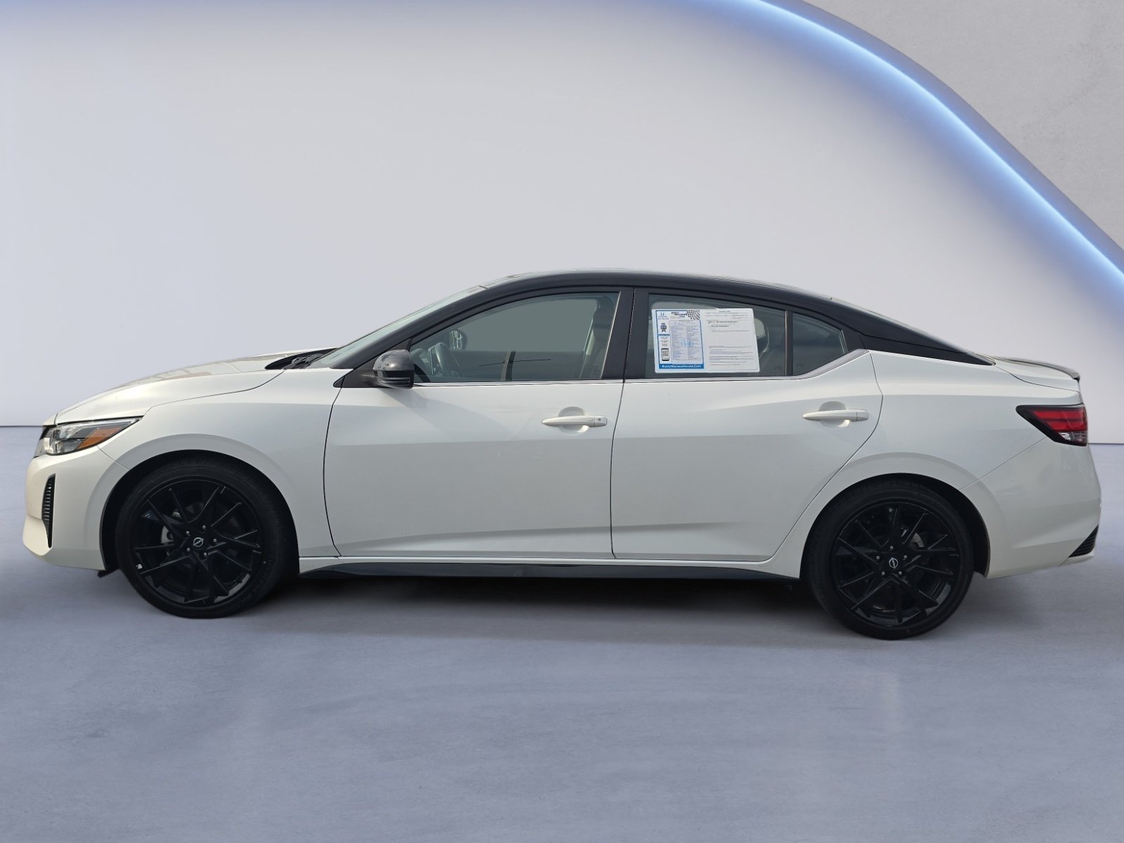 Used 2025 Nissan Sentra SR w/ Midnight Edition FWD image 2