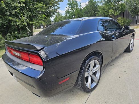 Used 2012 Dodge Challenger SXT image 3