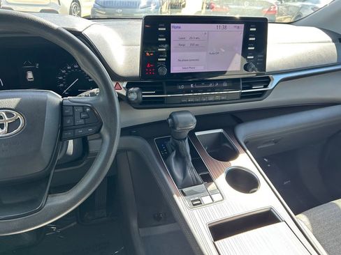 Used 2022 Toyota Sienna LE image 18