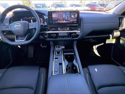 New 2026 Nissan Pathfinder SL image 4
