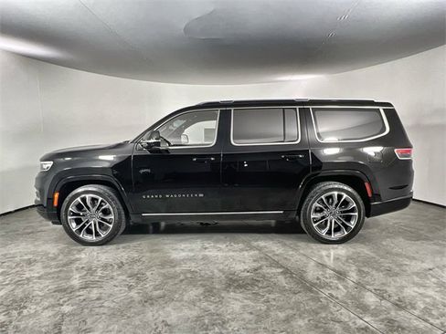Used 2022 Jeep Grand Wagoneer Series III w/ Flexible Seating Group image 5
