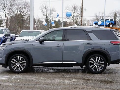 Used 2022 Nissan Pathfinder Platinum image 4