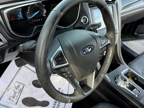 Used 2017 Ford Fusion SE w/ Fusion SE Technology Package image 9