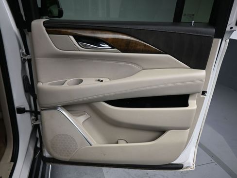 Used 2018 Cadillac Escalade ESV Luxury image 49