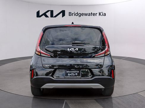 Certified 2025 Kia Soul LX w/ LX Technology Package FWD image 5