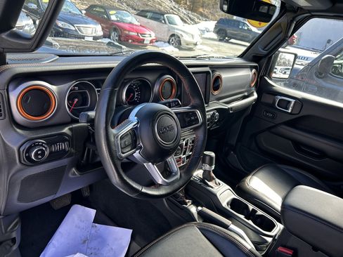 Certified 2022 Jeep Gladiator Mojave w/ Cold Weather Group image 8