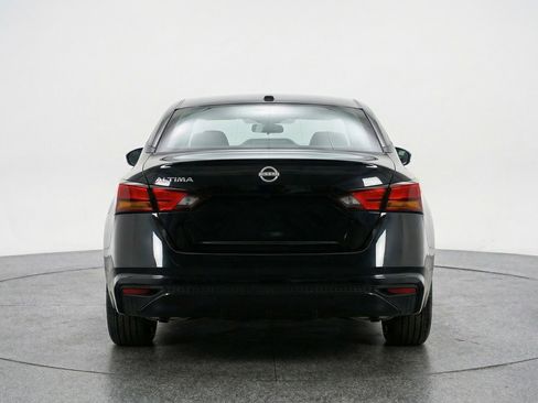 Used 2025 Nissan Altima 2.5 SV FWD image 7