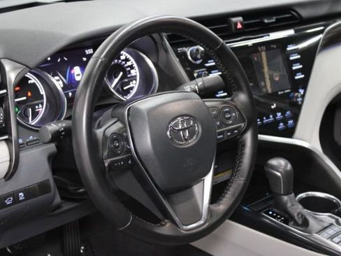 Used 2019 Toyota Camry XLE image 15