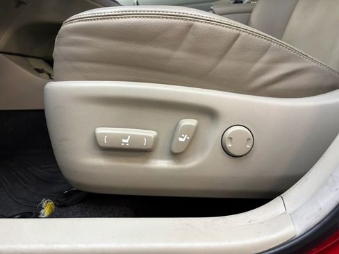 Used 2014 Toyota Prius Four image 14