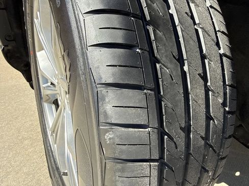 Used 2020 Ford Explorer XLT w/ Equipment Group 202A image 10