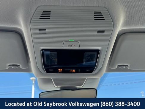 Used 2025 Volkswagen Tiguan SE AWD/4WD image 18