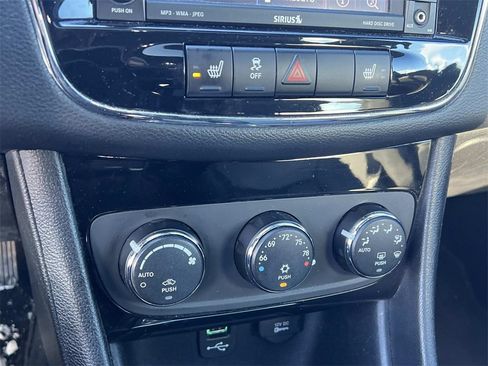 Used 2013 Chrysler 200 Limited w/ Sun/Sound Group image 20