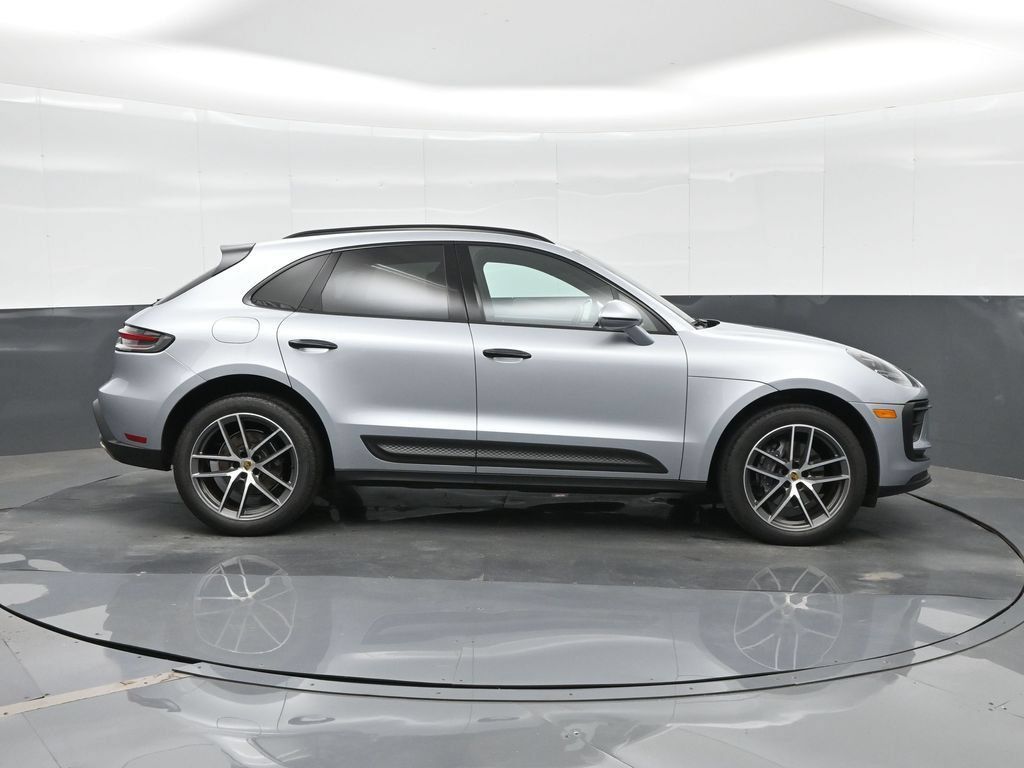 Certified 2022 Porsche Macan AWD/4WD image 10
