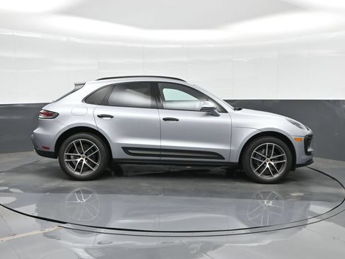 Certified 2022 Porsche Macan AWD/4WD image 10