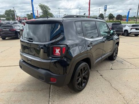 Used 2023 Jeep Renegade Altitude w/ Sun/Sound Group AWD/4WD image 5