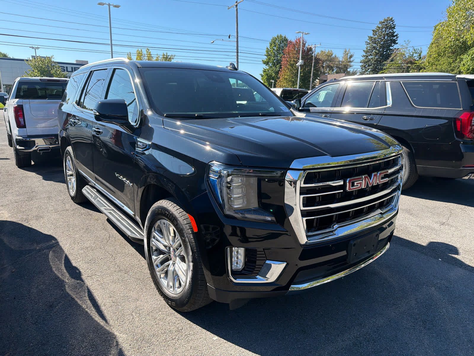 Used 2023 GMC Yukon SLT w/ SLT Premium Package AWD/4WD image 12