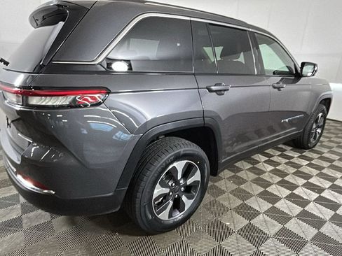 Used 2023 Jeep Grand Cherokee 4WD 4xe image 2