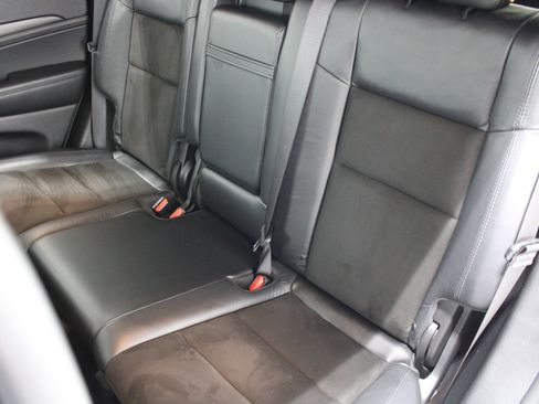 Used 2019 Jeep Grand Cherokee Altitude AWD/4WD image 18