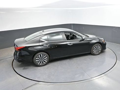Used 2025 Nissan Altima 2.5 SV FWD image 29