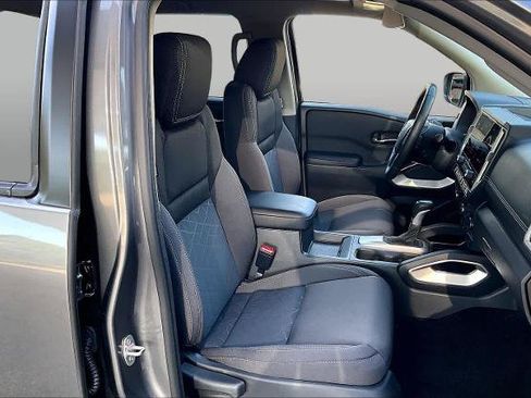 Certified 2025 Nissan Frontier SV w/ SV Convenience Package RWD image 9